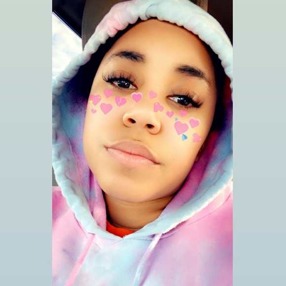 Meet your Posher, Emily - Picture 3 of 5